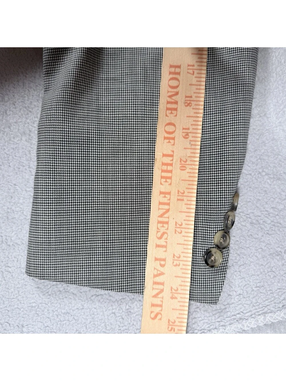 Hugo Boss Blazer Men 44R Grey Windowpane 100% Virgin Wool Two Button Suit Jacket